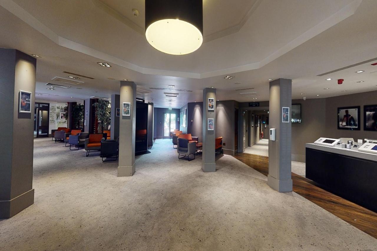 Village Hotel Swindon Extérieur photo