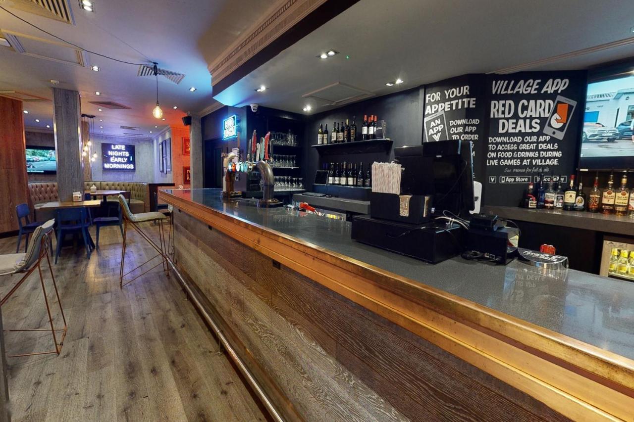 Village Hotel Swindon Extérieur photo