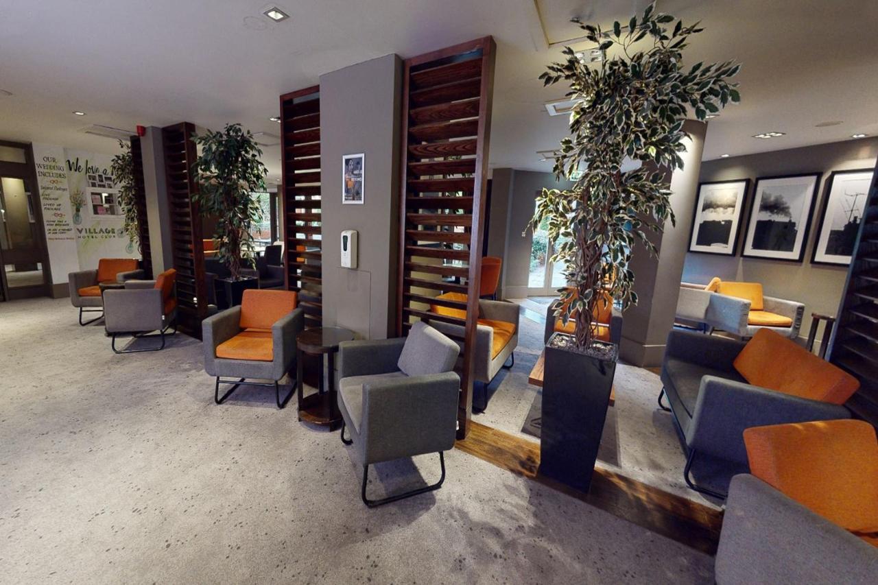 Village Hotel Swindon Extérieur photo