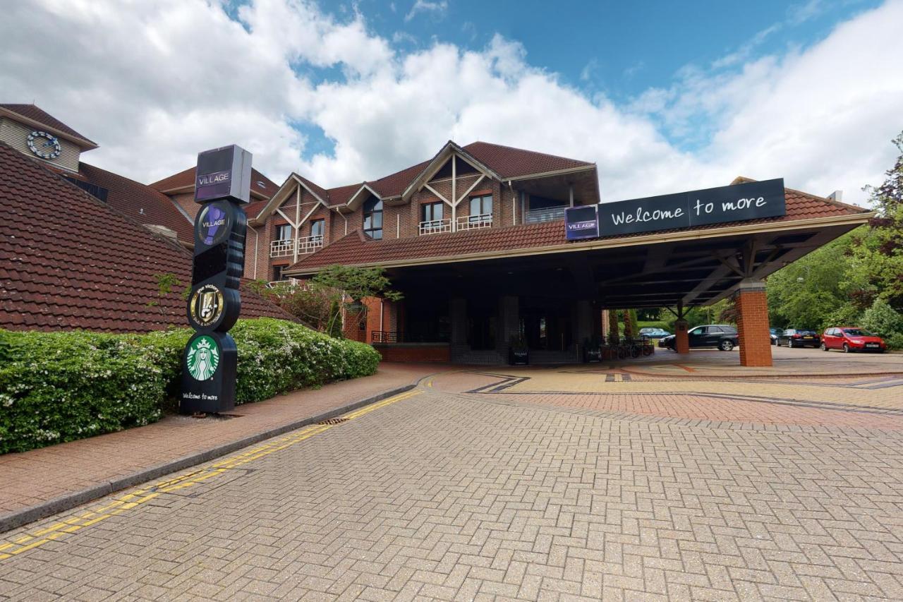Village Hotel Swindon Extérieur photo