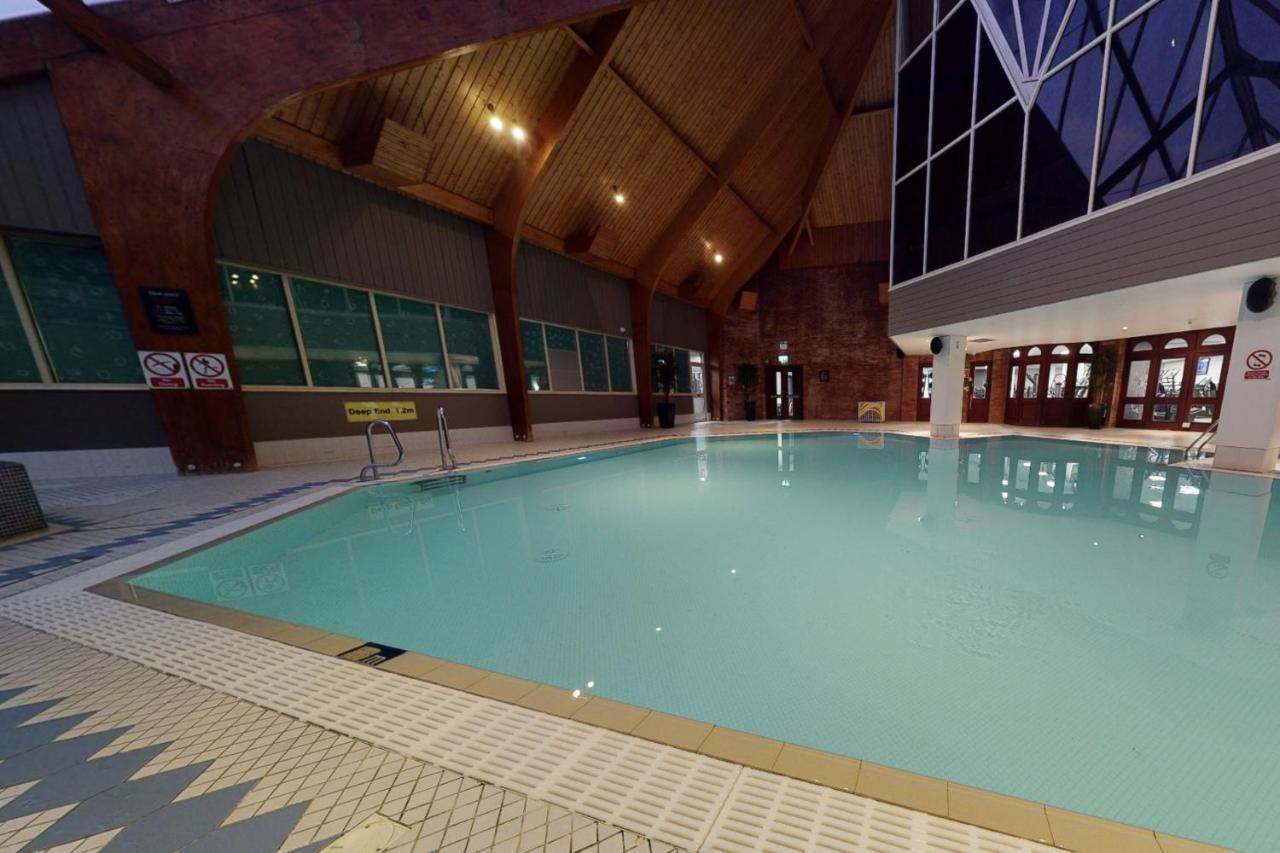 Village Hotel Swindon Extérieur photo