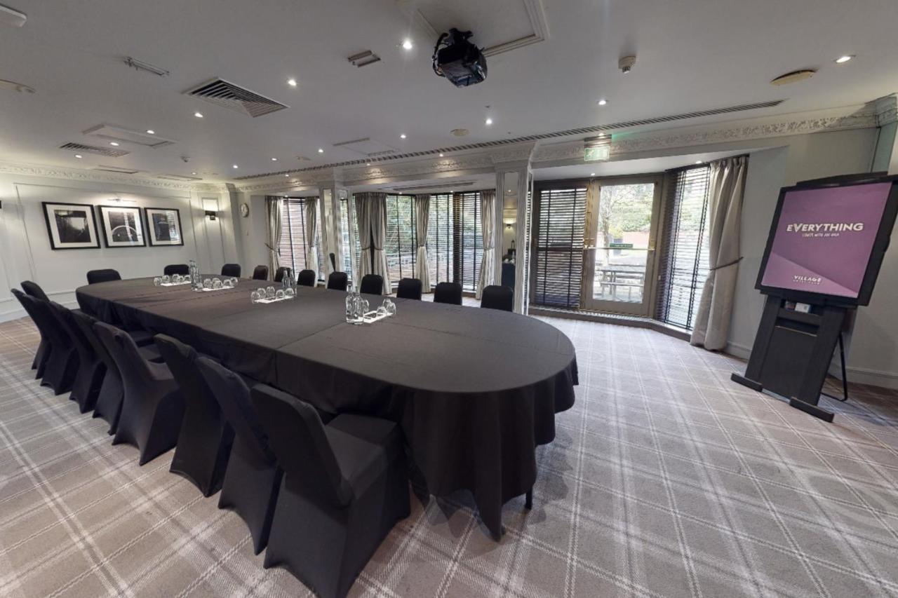 Village Hotel Swindon Extérieur photo