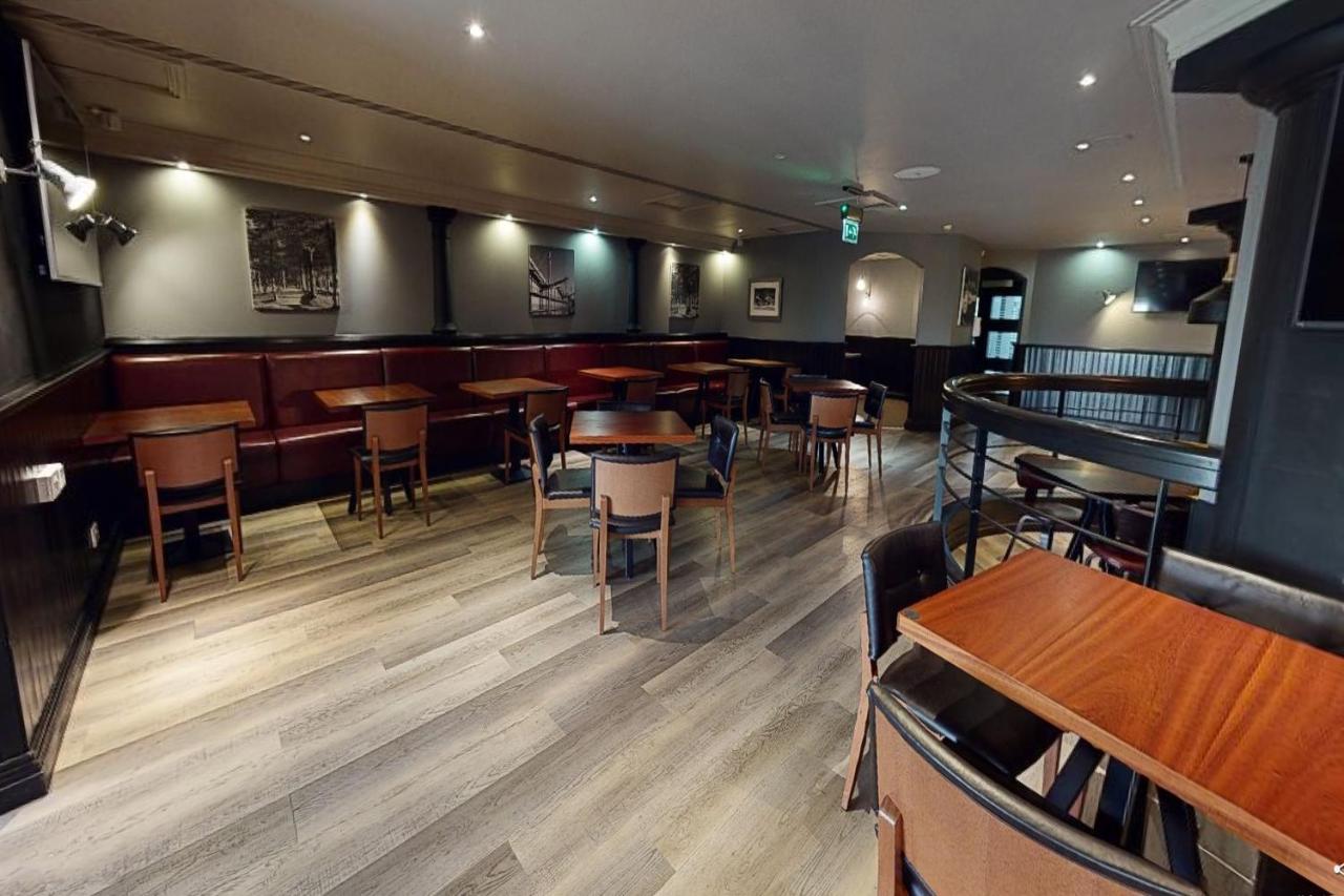 Village Hotel Swindon Extérieur photo