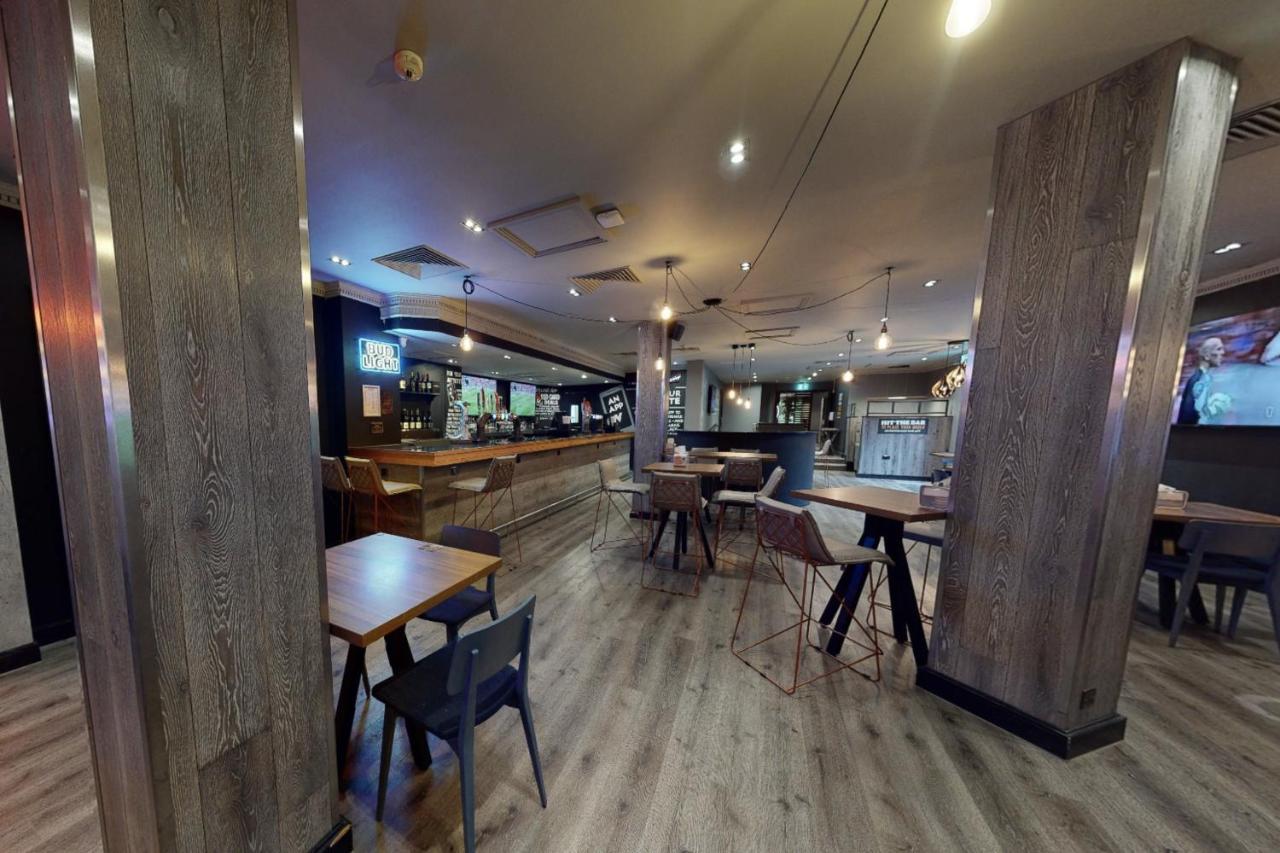 Village Hotel Swindon Extérieur photo