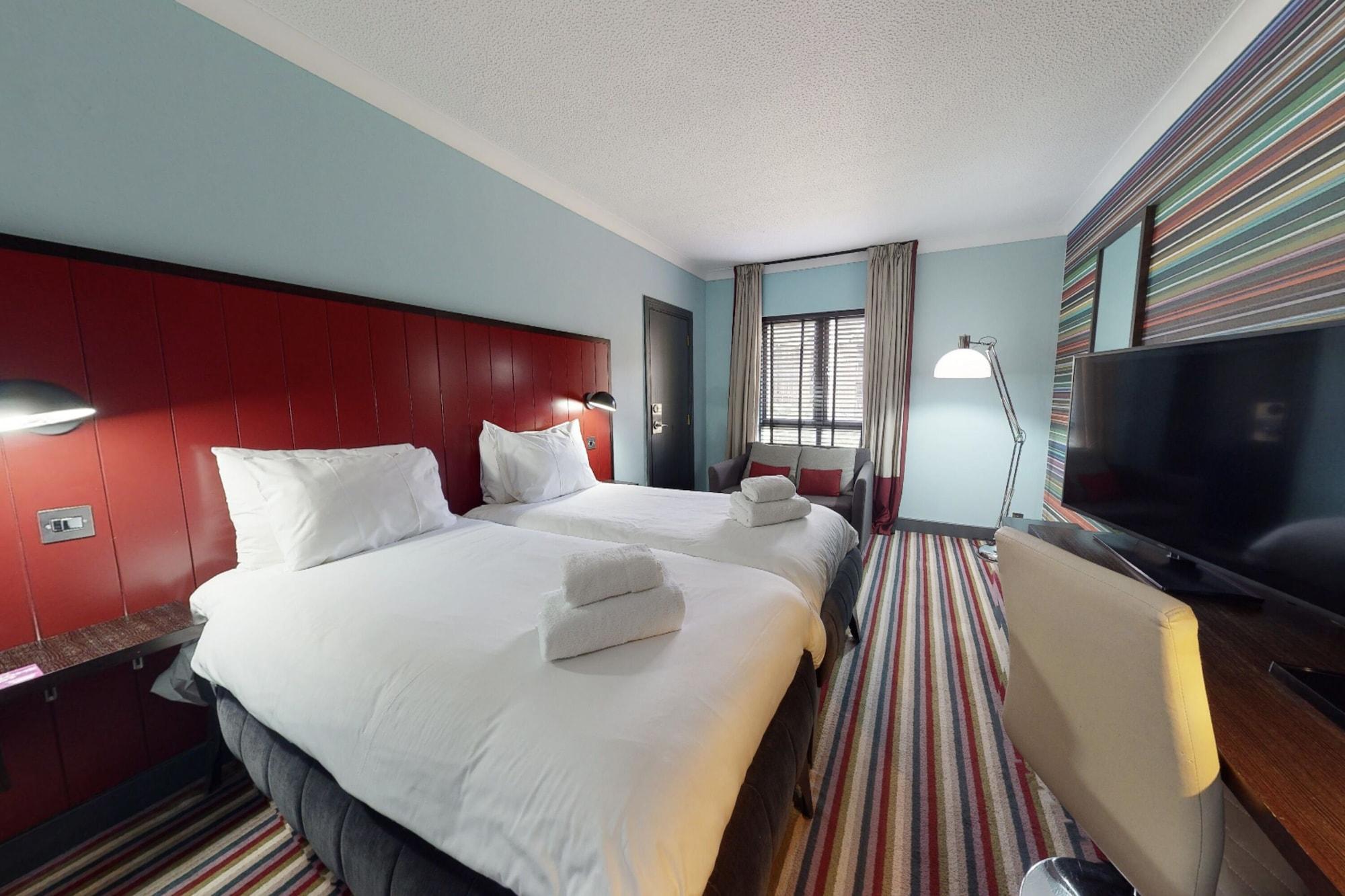 Village Hotel Swindon Extérieur photo