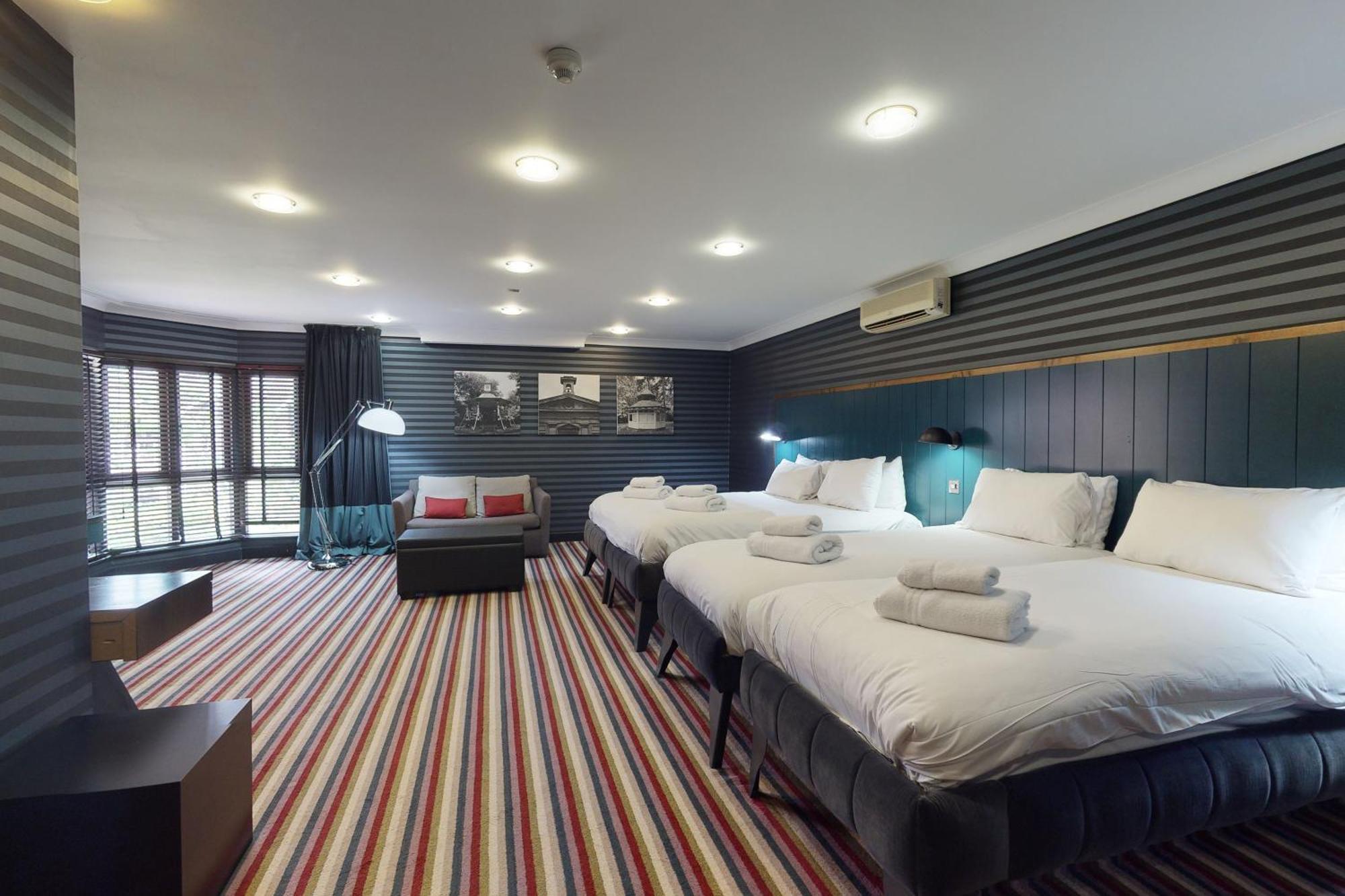 Village Hotel Swindon Extérieur photo