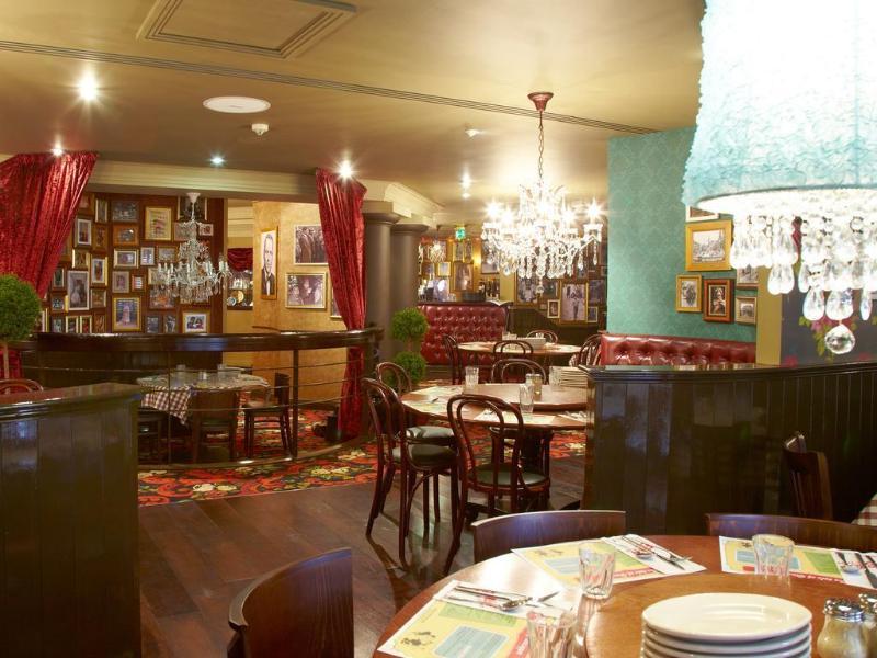 Village Hotel Swindon Extérieur photo