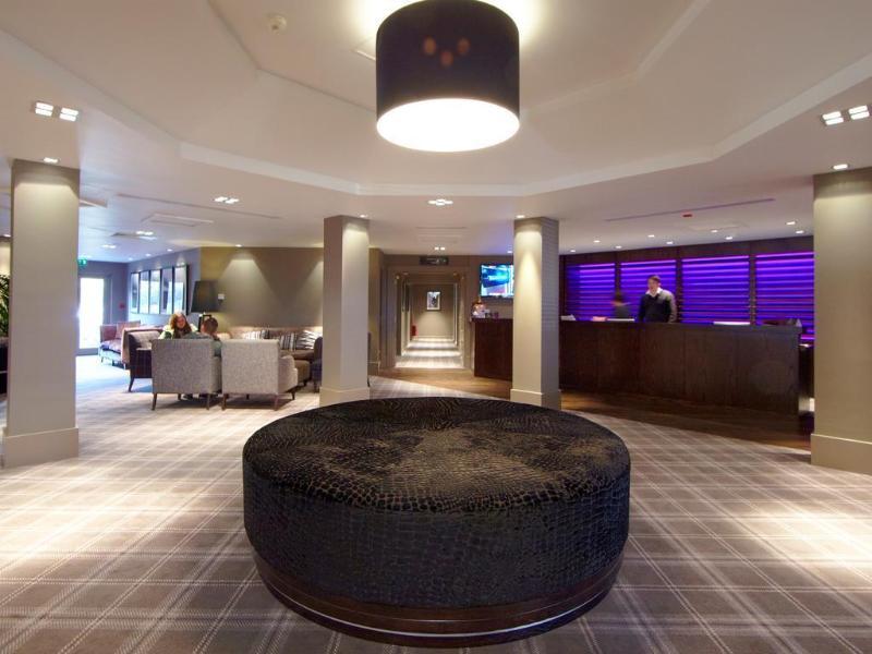 Village Hotel Swindon Extérieur photo