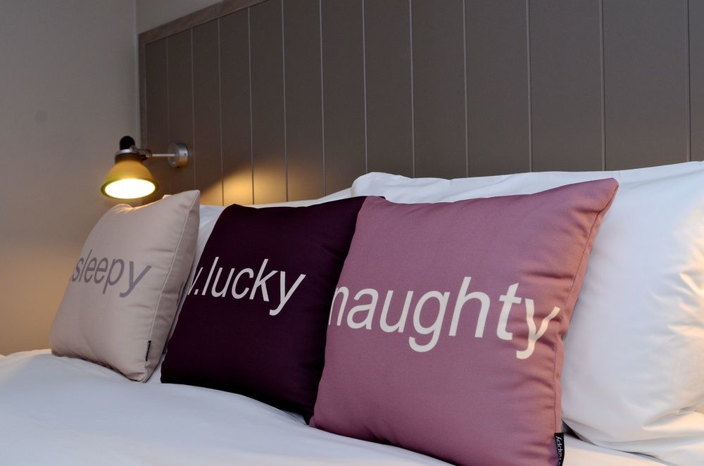 Village Hotel Swindon Extérieur photo
