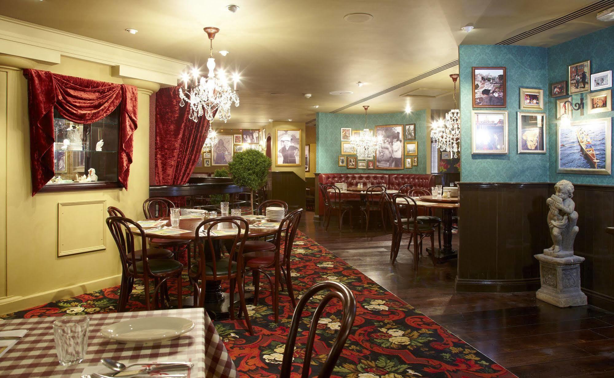 Village Hotel Swindon Extérieur photo