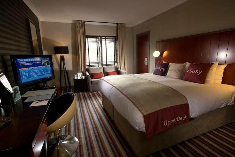 Village Hotel Swindon Extérieur photo